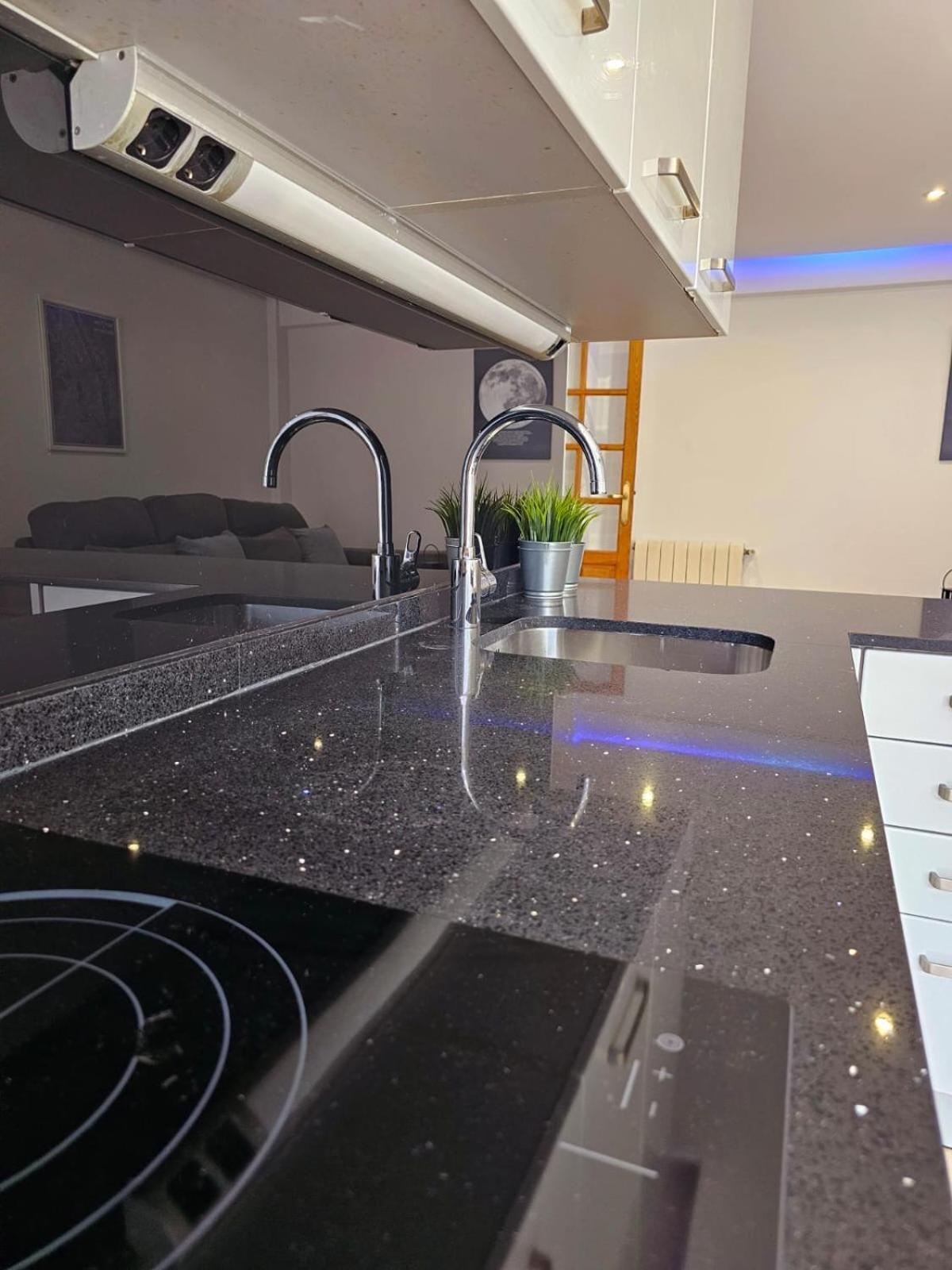 Exclusivo Apartamento En El Centro Vigo Eksteriør billede